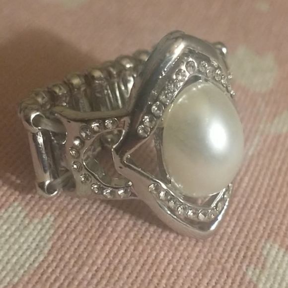 Paparazzi Accessories POSITIVELY POSH Diamond Pearl Accented Bling Ring OS Band - Picture 5 of 12